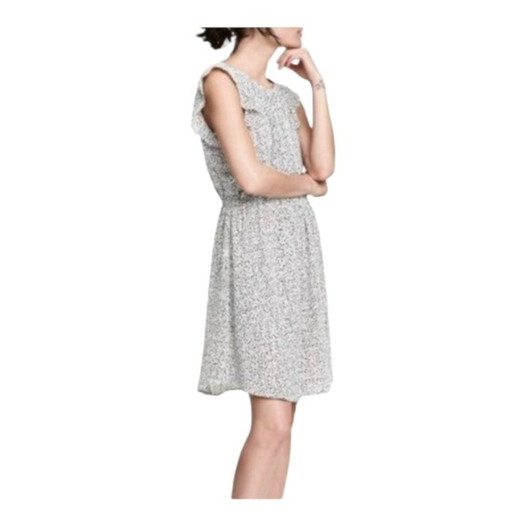 H&M Dresses & Skirts - H&M Black and White Flowy Fit & Flare Dress